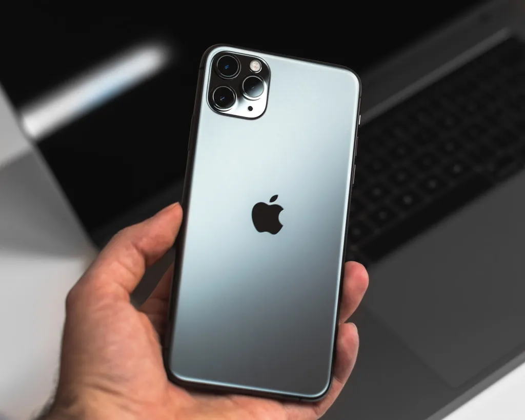 Co warto wiedzieć przed wymianą szybki w iPhone?